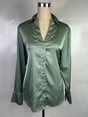 H&M Women Green V Neck Button Up Blouse Size M